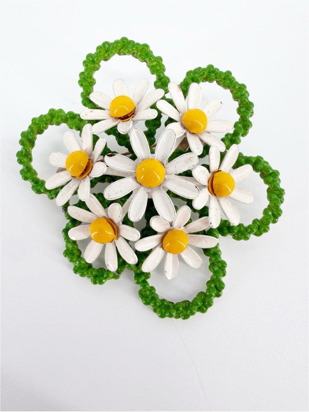 Vintage 70s Daisy Enamel Pin Brooch